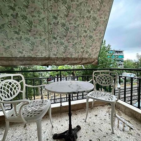 Cozy Apartment At Gazi Square Atenas Exterior foto