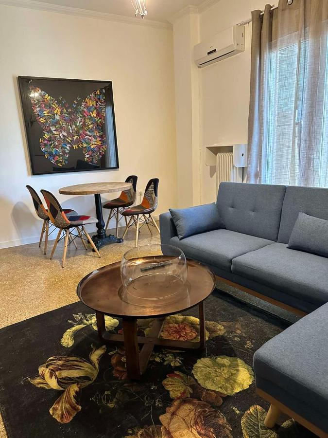 Cozy Apartment At Gazi Square Atenas Exterior foto